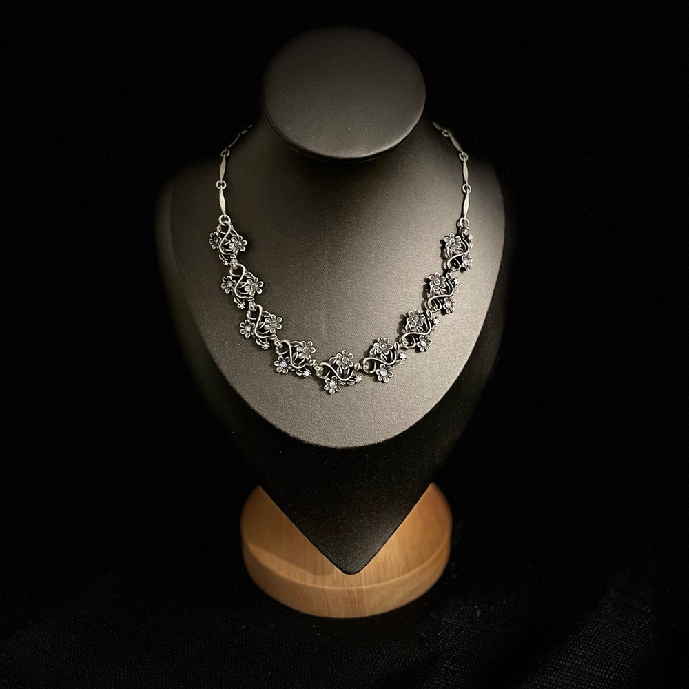 Park Lane Vintage Floral Motif Elegant Choker